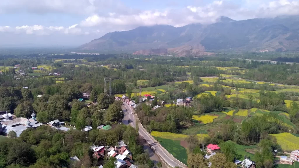 view from aishmuqam dargah pahalgam