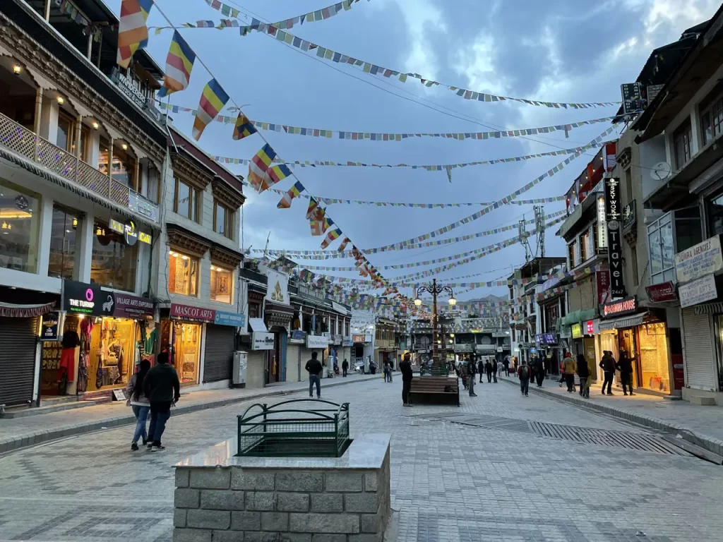 leh market